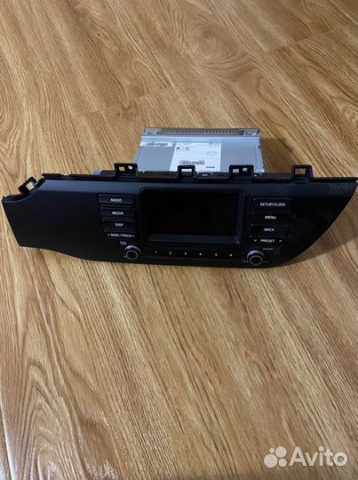 Штатное головное устройство (магнитола)