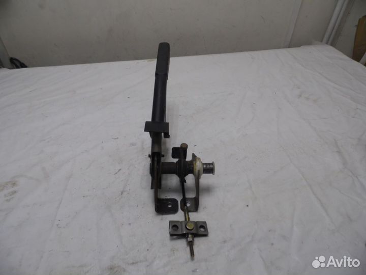 Рычаг стояночного тормоза Hyundai Elantra 2000-201