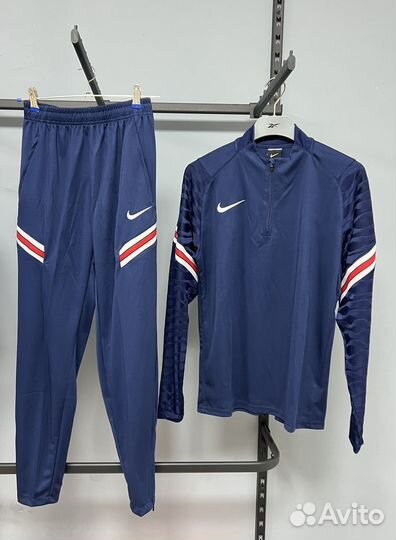 Тренировочный костюм для футбола