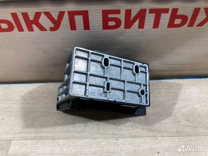 Кронштейн полки багажника задний правый Bmw X5