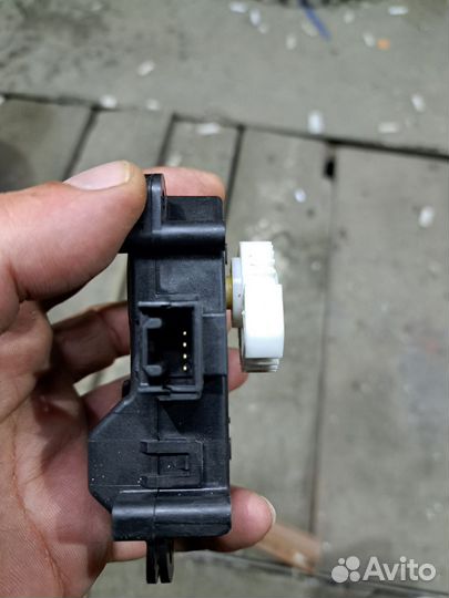 Сервопривод заслонки печки toyota