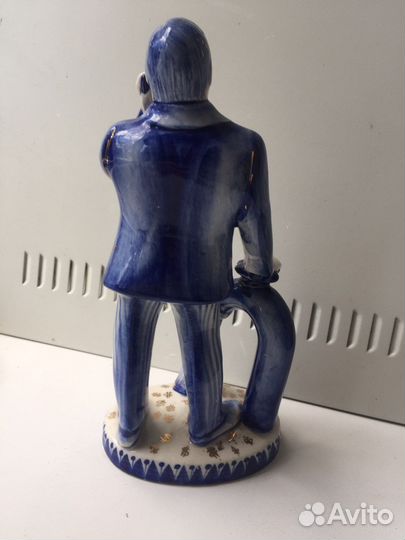 Статуэтка фарфор. Гжель