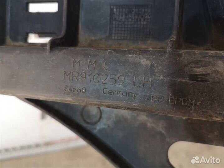 Кронштейн заднего бампера левый Митсубиси Каризма