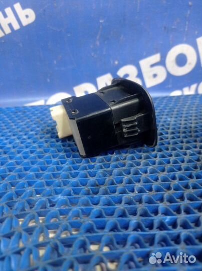 Кнопка стеклоподъемника Hyundai Accent седан G4EC