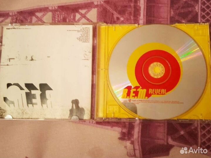 Рок-группа R. E. M. из сша.Альбом Reveal.CD диск
