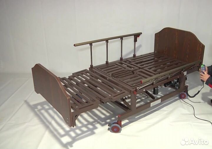 Медицинская кровать с туалетом для лежачих