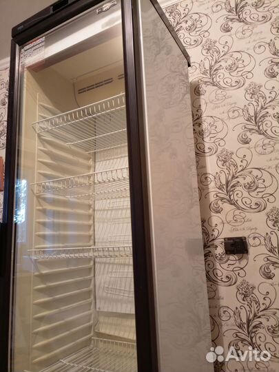 Витринный холодильник для напитков