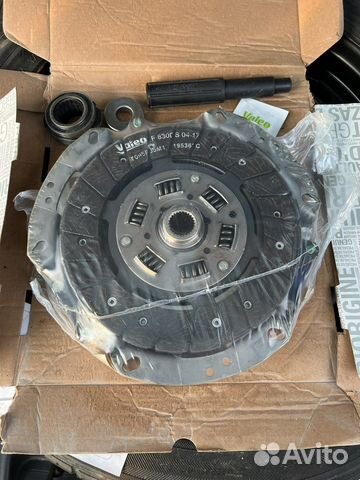 Оригинальный комплект сцепления Renault 302052223R