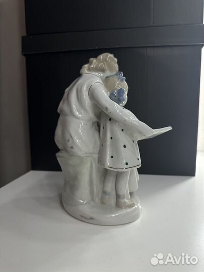 Статуэтка фарфоровая 