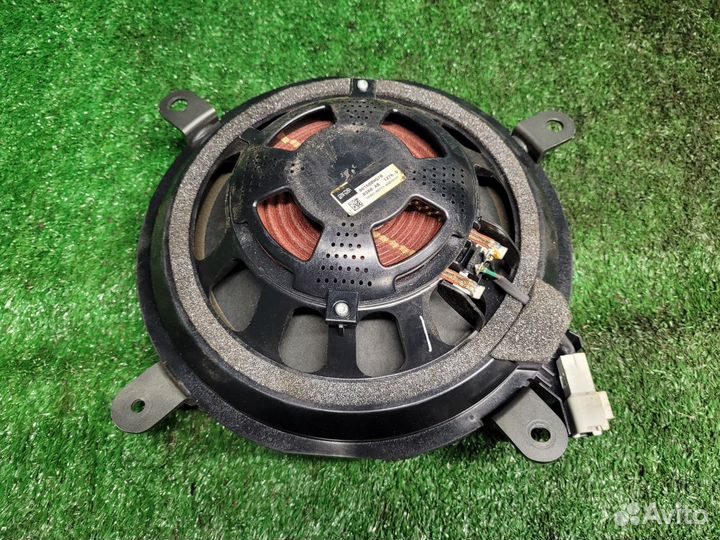 Сабвуфер на Lexus LS460