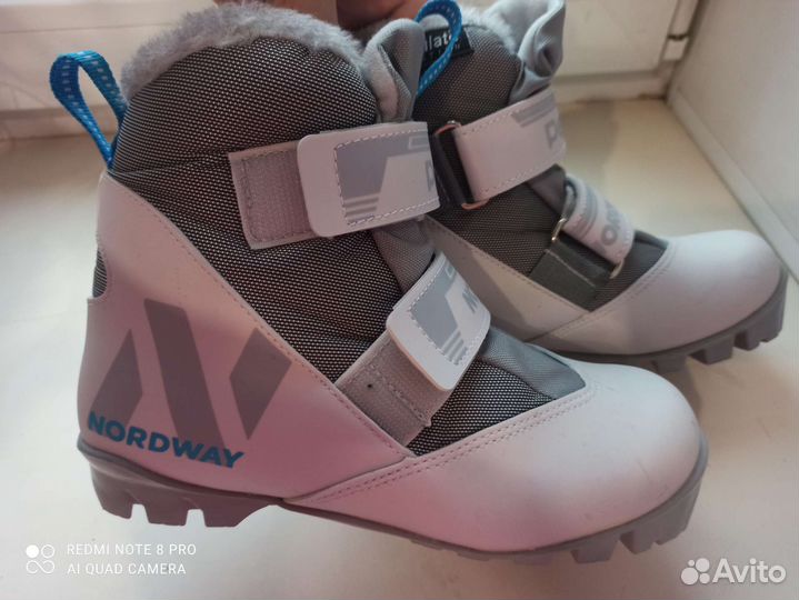 Лыжные ботинки детские р. 35