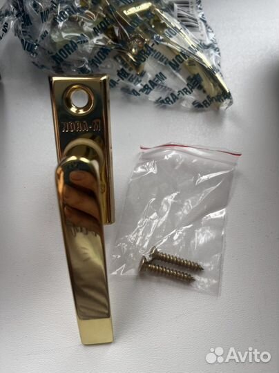 Оконная ручка