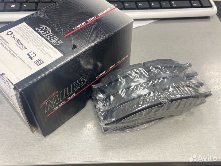 Передние тормозные колодки Nissan Almera classic