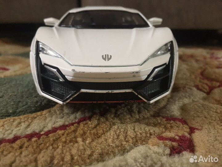 Машина игрушечная