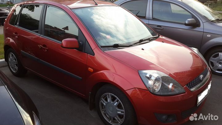 Заднее стекло на Ford Fiesta mk5 5D Замена 1ч