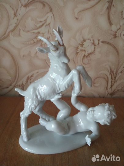 Старинные фарфоровые статуэтки