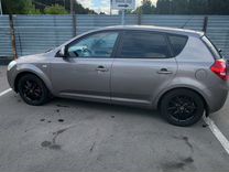 Kia Ceed 1.6 AT, 2009, 136 000 км, с пробегом, цена 610 000 руб.