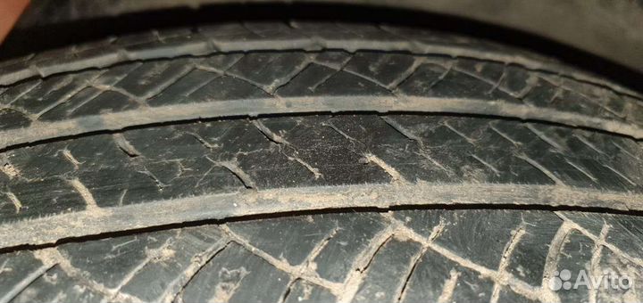Michelin Latitude Tour HP 215/70 R16 H