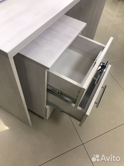 Письменный стол