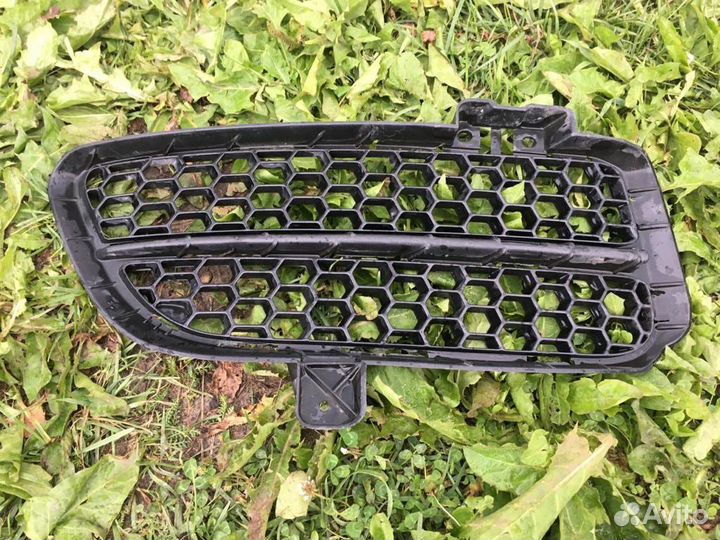 Накладка в бампер левая Volkswagen Touareg 1 дорес