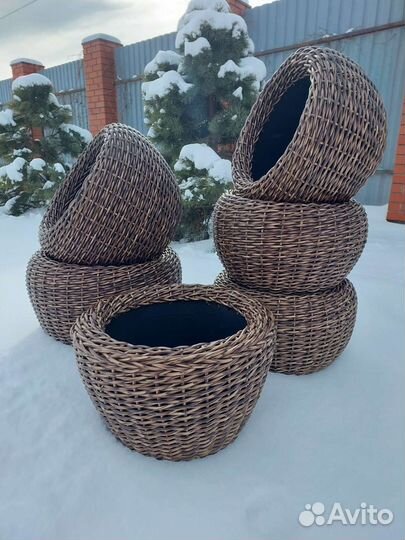 Кашпо из искусственного ротанга