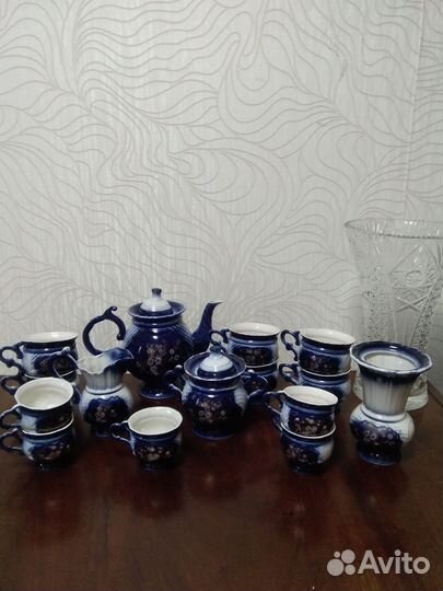 Сервиз чайный и хрустальная ваза