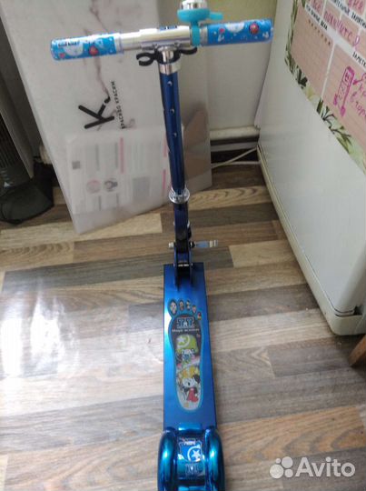 Самокат трехколесный