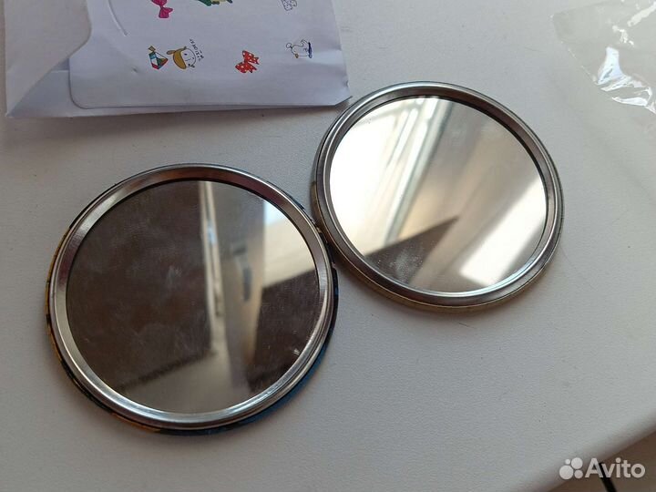 Зеркальце карманное