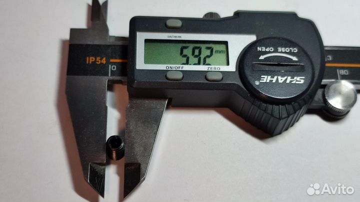 Винт установочный M6-L9. 7