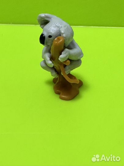 Игрушка киндер сюрприз коала