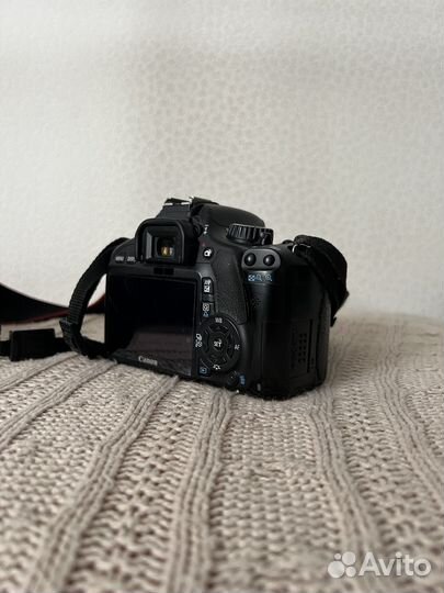 Зеркальный фотоаппарат Canon EOS 550D