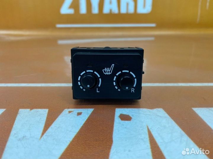 Кнопка обогрева сидений Toyota Highlander