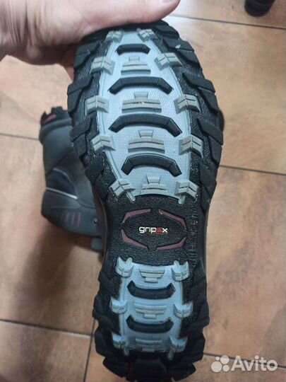 Треккинговая женская обувь