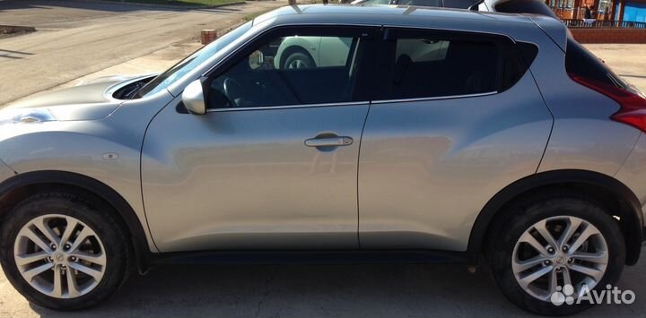 Дефлектор двери Nissan Juke с 2010