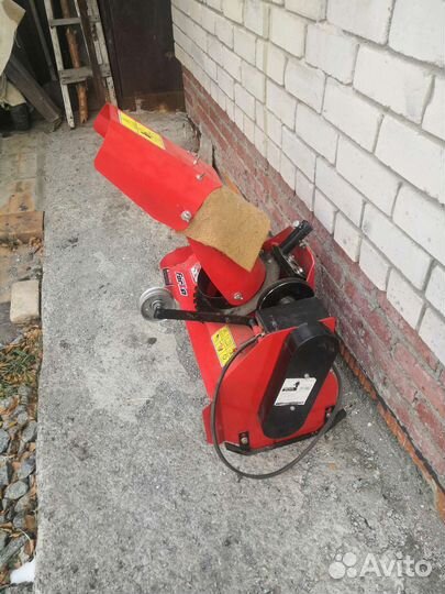 Снегоуборочная приставка к мотоблоку