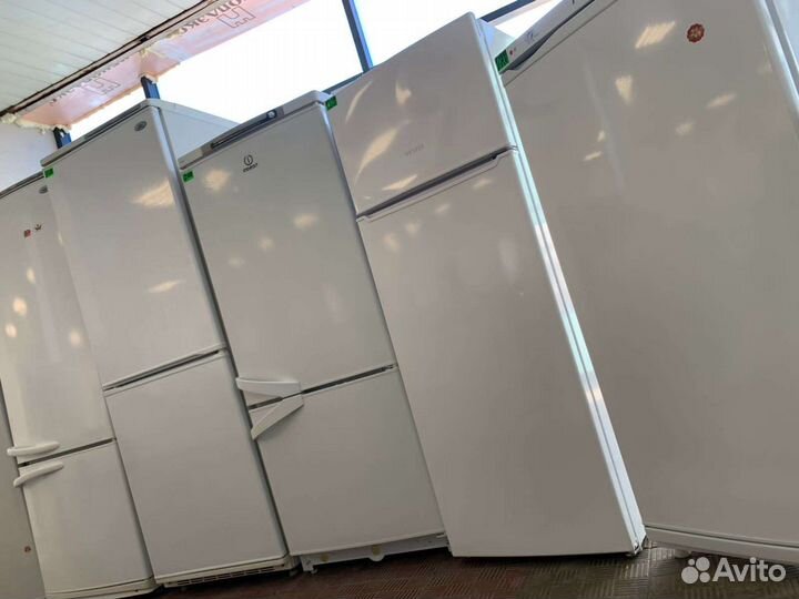 Холодильник с дисплеем, бежевый, серебристый