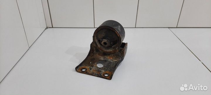 Опора кпп (Nissan Primera)