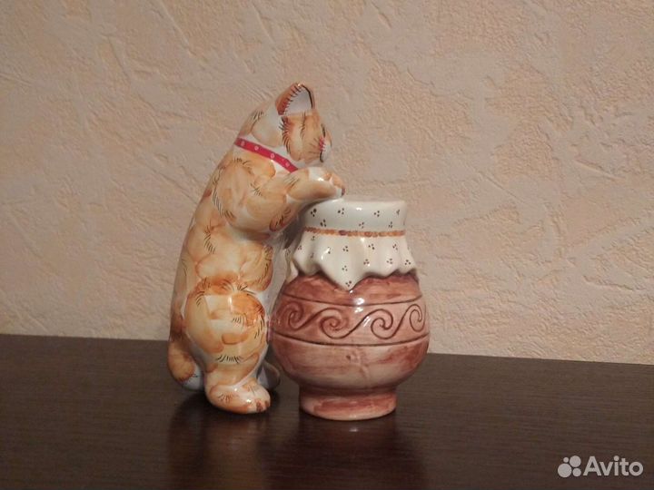 Форфоровая статуэтка Кошка с крымкой