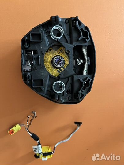 Подушка безопасности в руль Skoda Superb 3