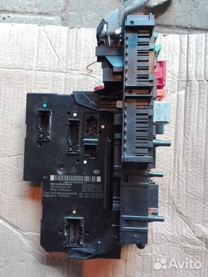 Блок предохранителей SAM Задний 2129004901 Мерседе