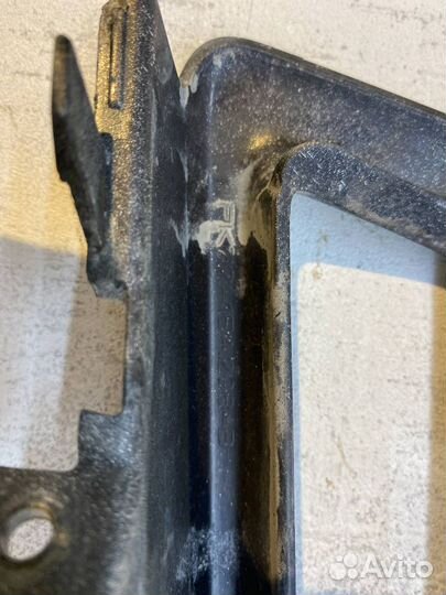 Накладка противотуманной фары LR061229 Land Rover