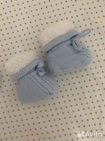 Шапка и пинетки утепленные для новорождённого