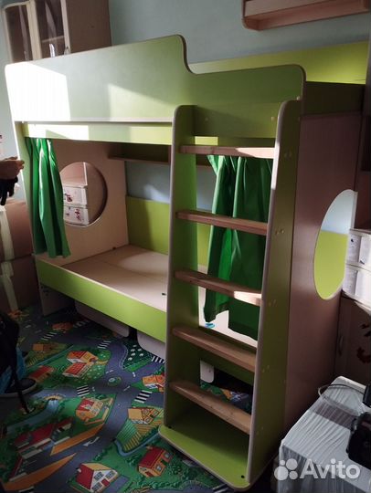 Детская двухярусная кровать