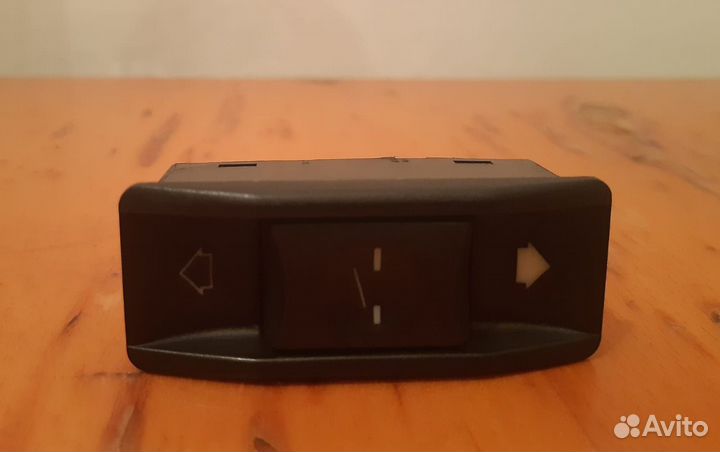 Кнопка электролюка BMW