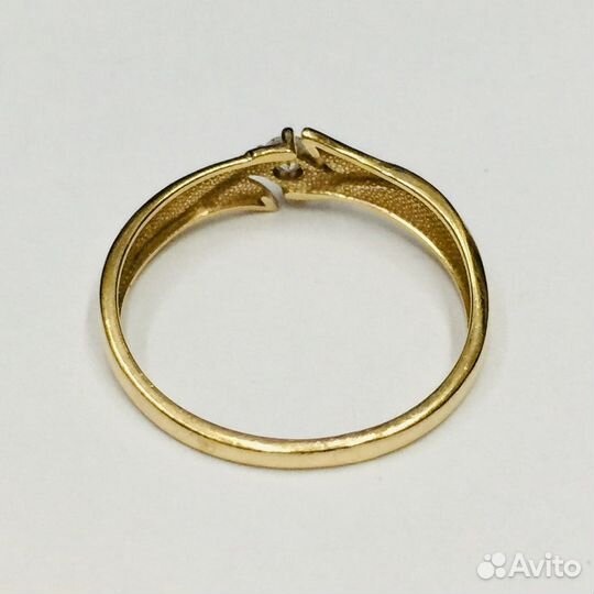 Золотое кольцо с камнем