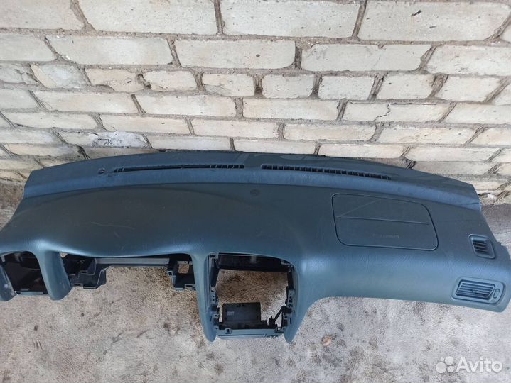 Торпедо Toyota Avensis 1