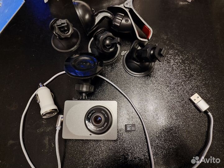 Видеорегистратор YI SMART Dash Camera