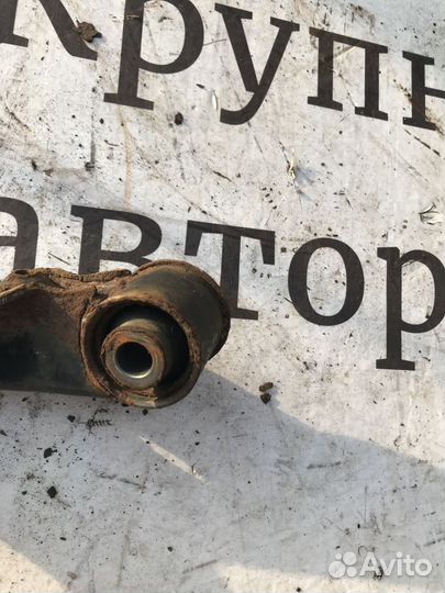 Рычаг передний верхний правый Nissan Pathfinder II