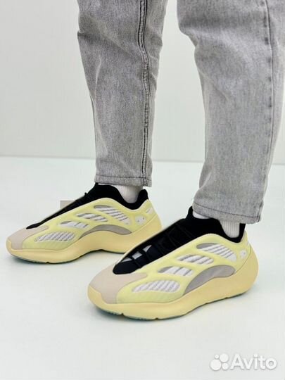 Кроссовки Adidas Yeezy 700 LUX(41-45)