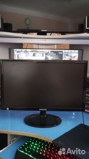 Монитор Samsung